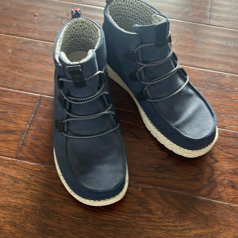Women Hey dude lightweight boots.  Size 10.  Like new